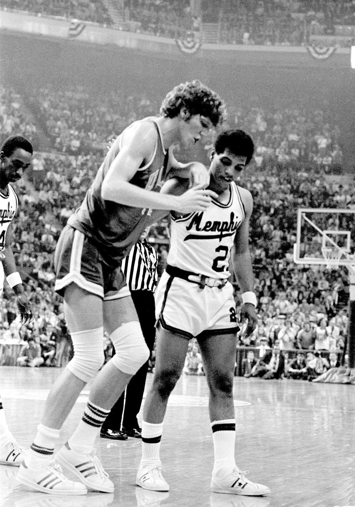 Bill Walton, Larry Finch